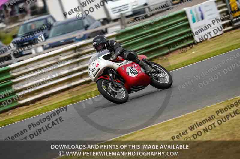 Vintage motorcycle club;eventdigitalimages;mallory park;mallory park trackday photographs;no limits trackdays;peter wileman photography;trackday digital images;trackday photos;vmcc festival 1000 bikes photographs